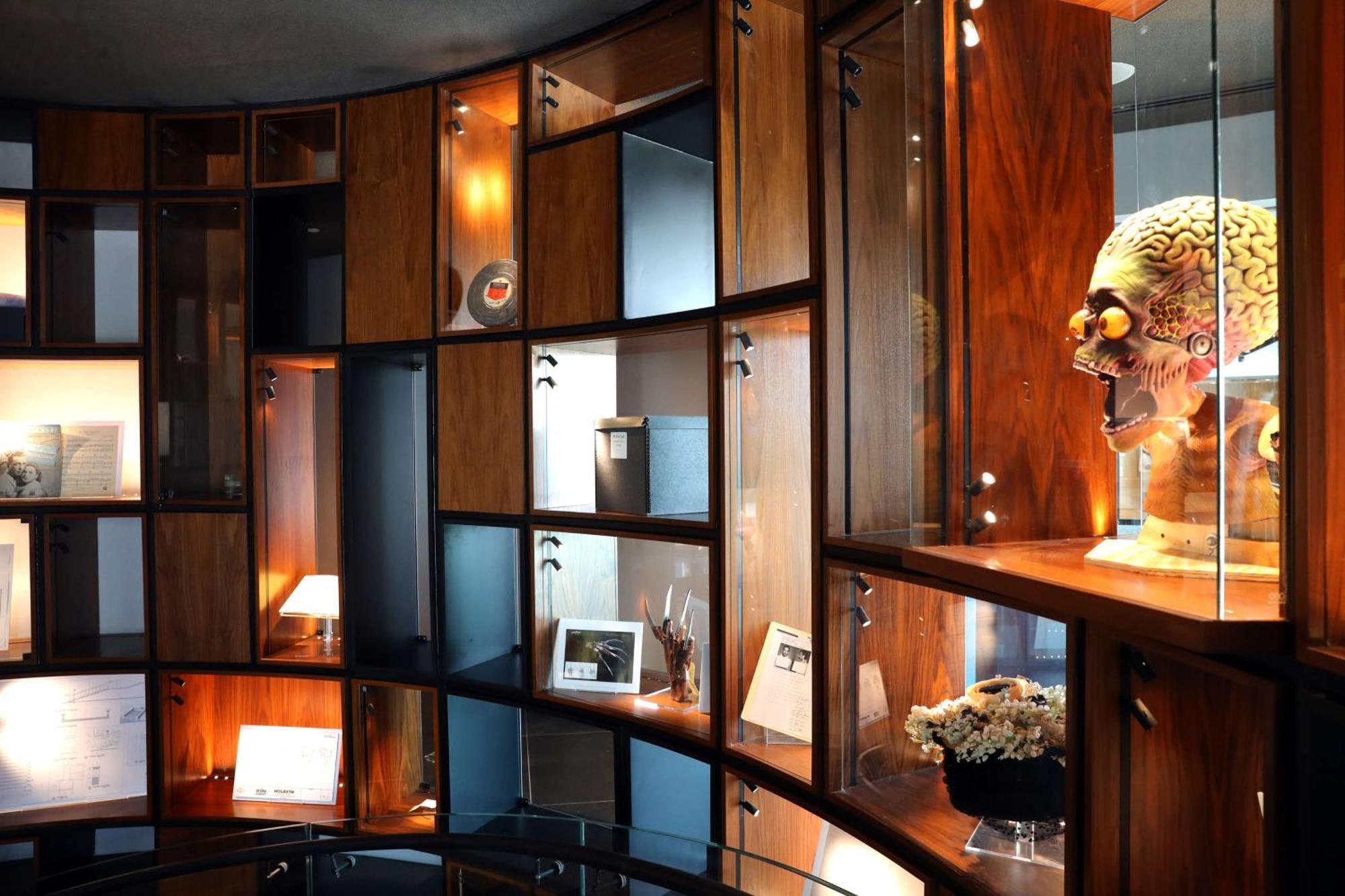 The Wb Abu Dhabi, Curio Collection By Hilton Hotel 5*