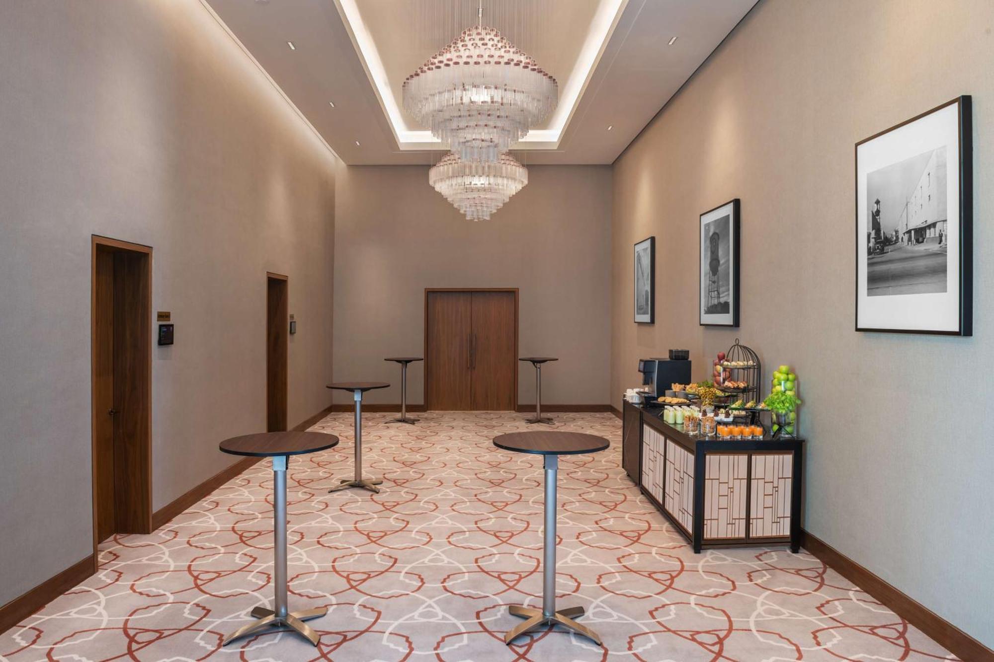 The Wb Abu Dhabi, Curio Collection By Hilton 5* Abu Dhabi