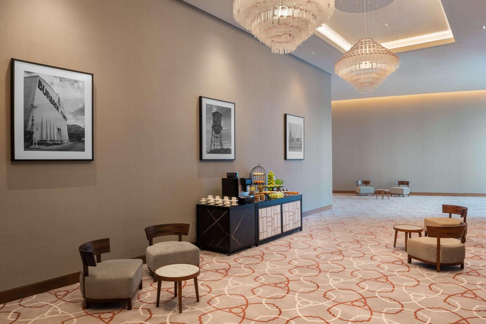 Hotel The Wb Abu Dhabi, Curio Collection By Hilton 5*