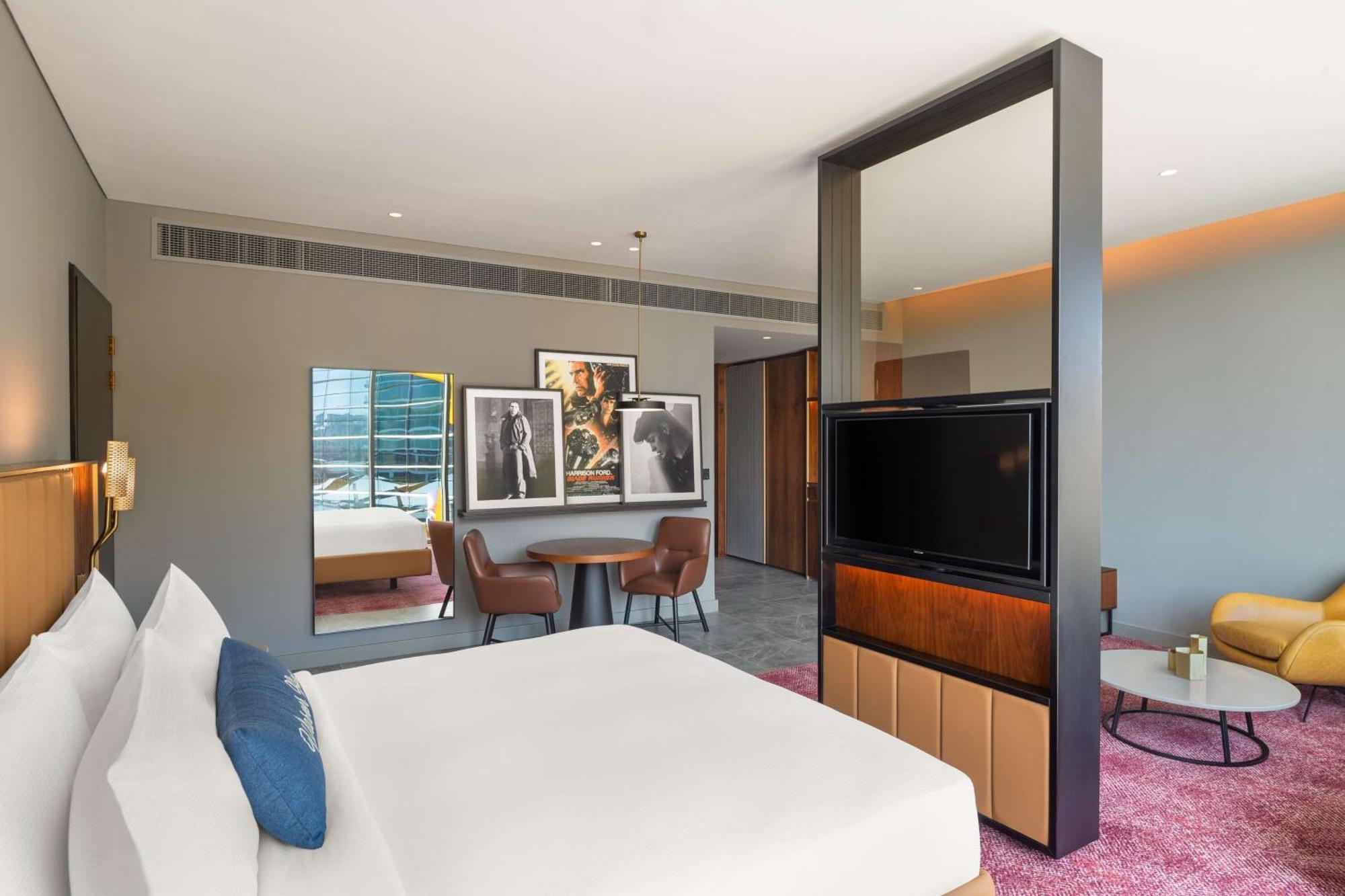 The Wb Abu Dhabi, Curio Collection By Hilton होटल