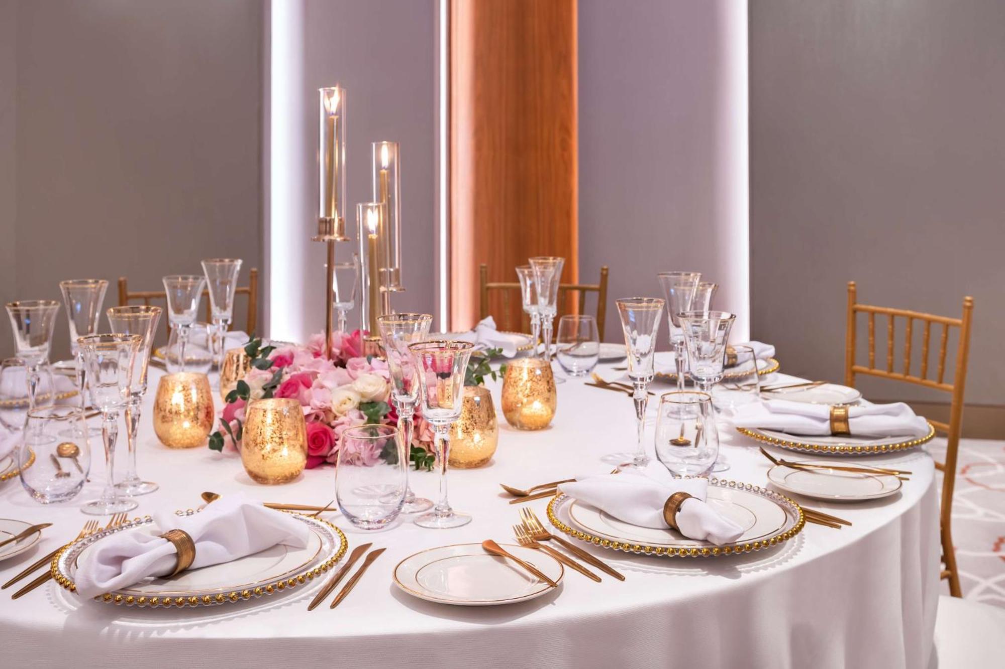 Hotel The Wb Abu Dhabi, Curio Collection By Hilton